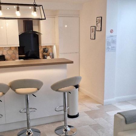 New 3 Bedrooms Flat In Ashford Near Heathrow Экстерьер фото