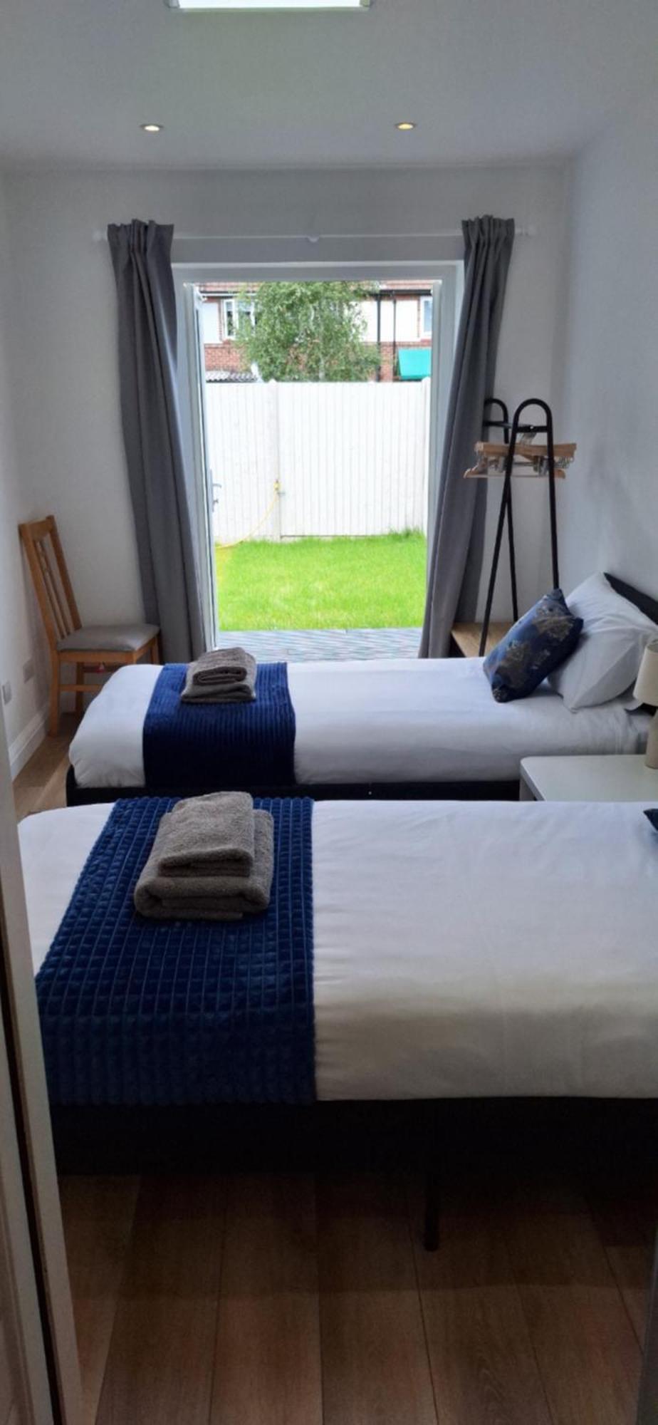 New 3 Bedrooms Flat In Ashford Near Heathrow Экстерьер фото