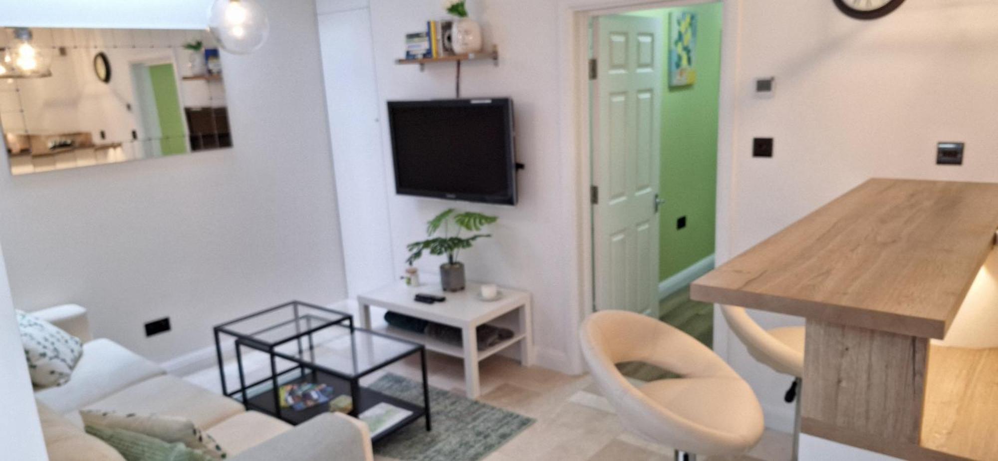 New 3 Bedrooms Flat In Ashford Near Heathrow Экстерьер фото